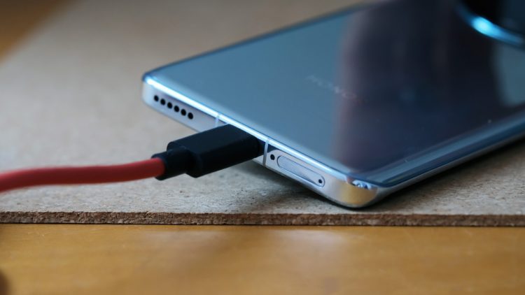 Как проверить, поддерживает ли ваш кабель USB-C быструю зарядку 1