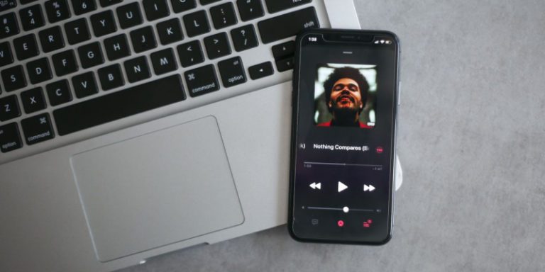 Как включить или отключить контент откровенного характера в Apple Music